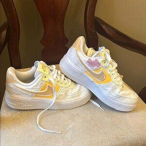 Nike Air Force 1 Pastel Reveal size 8.5 sneakers in EUC